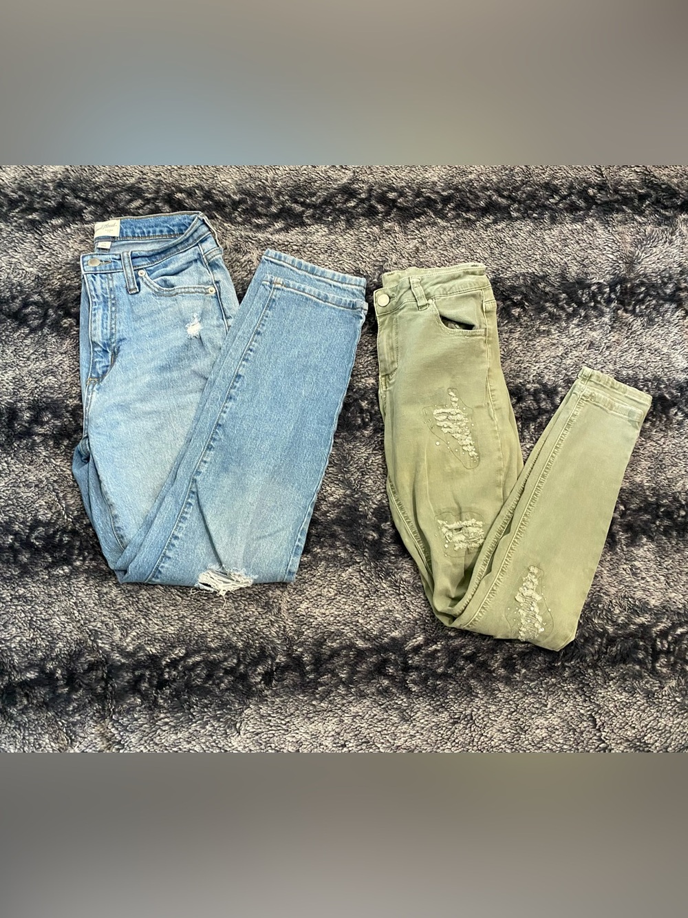 Universal Threads Women’s Small 2 Mixed Distressed Blue & Green Jeans Bundle